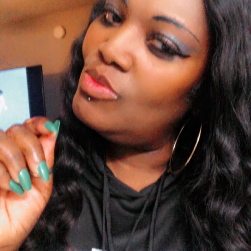 Meet your Posher, Malissa